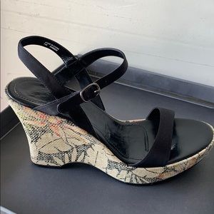 Kenneth Cole Leafy Wedges
